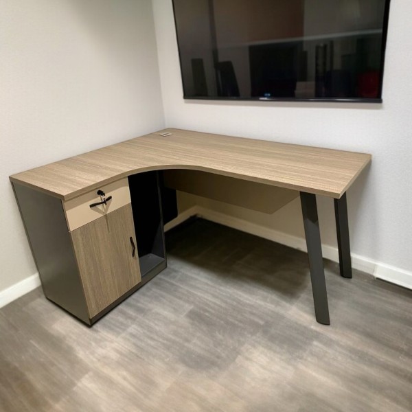 corner workstation