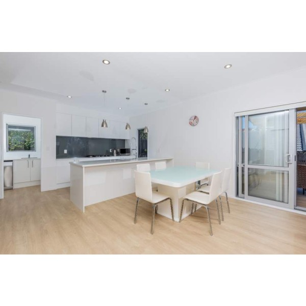 Dining table -Gloss white
